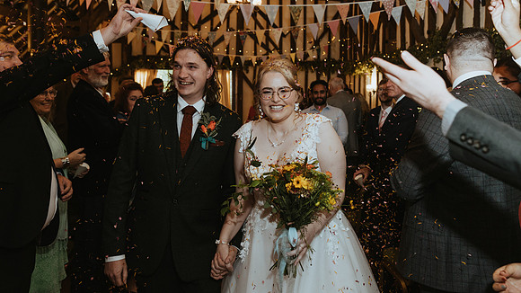 A relaxed autumn wedding at the Plough in Leigh