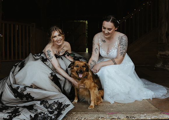 A stunning relaxed summer wedding at The Great Barn, Titchfield in Hampshire
