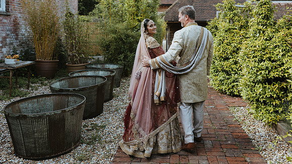 A stylish Hindu wedding at Trading Boundaries in Fletchling East Sussex