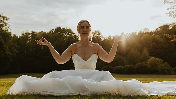 A stylish Autumn wedding at Salomons Estate near Tunbridge Wells in Kent