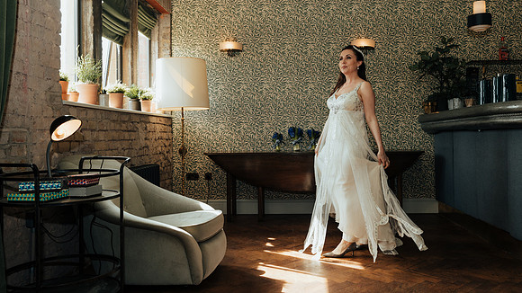 A stylish spring wedding at St Mary’s church and the iconic Olympic Studio’s in Barnes, south west London