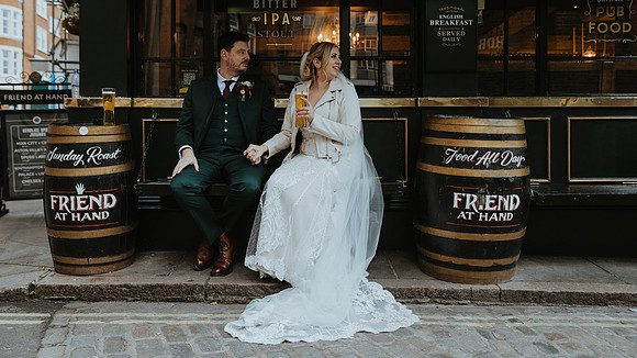 A stylish winter wedding at the Kimpton Fitzroy Hotel in London