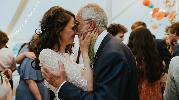 A stunning spring wedding at Brenley Farm near Faversham in Kent
