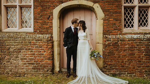 A stunning spring wedding at Brenley Farm near Faversham in Kent