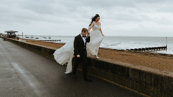A relaxed winter wedding at the Roslin Beach Hotel
