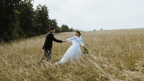 relaxed and natural wedding photography in the heart of Kent
