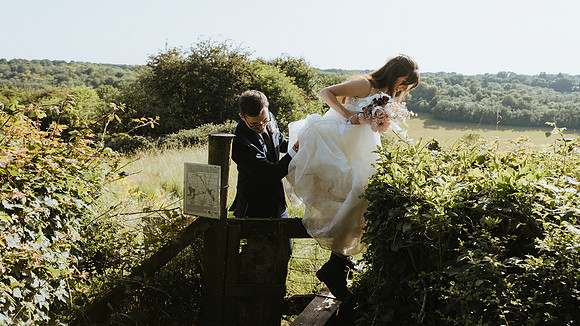 Relaxed and natural wedding photography
