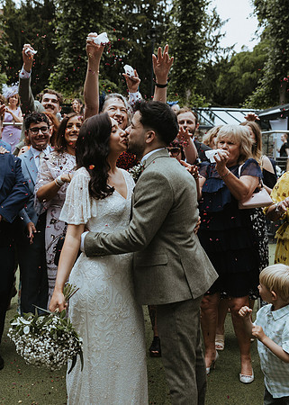 A relaxed and stylish summer wedding at THe Glasshouse in Wrotham, Kent