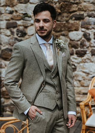 A relaxed and stylish summer wedding at THe Glasshouse in Wrotham, Kent