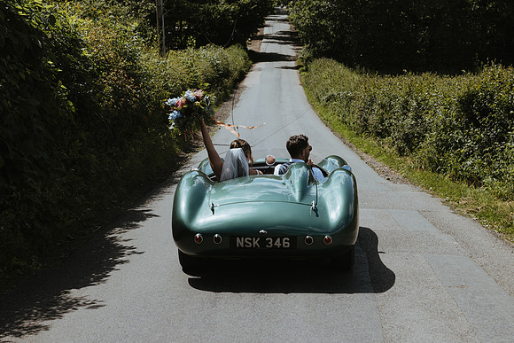 A stylish and relaxed summer wedding at St Mary’s church Chiddingstone and Hoath House, Chiddingstone Hoath