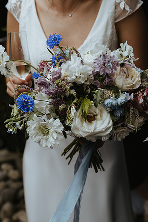 A stylish summer wedding at the luxurious Chapel House Estate near Ramsgate in Kent