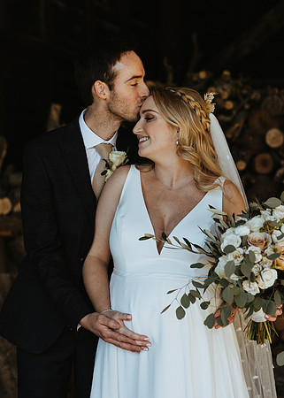 A beautiful Spring wedding at The Oak Barn, Frame Farm near Biddeneden in Kent