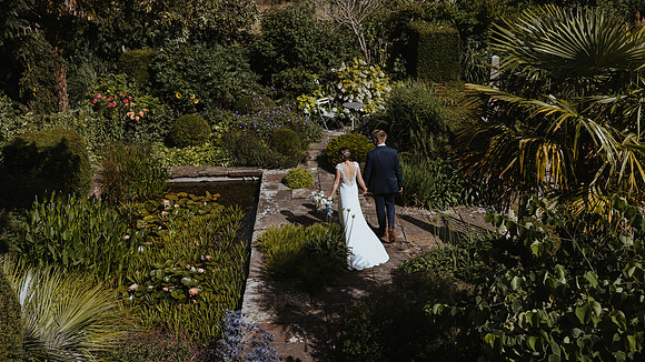 A stylish summer wedding at the luxurious Chapel House Estate near Ramsgate in Kent