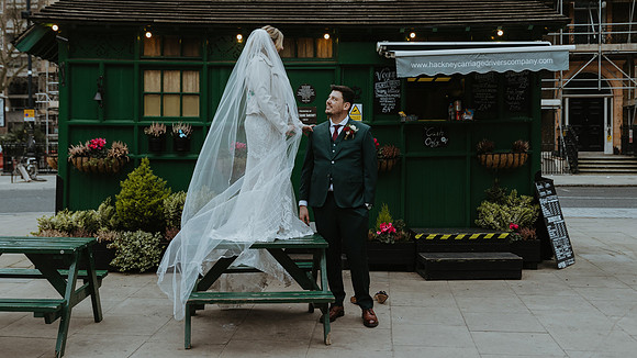 A stylish winter wedding at the Kimpton Fitzroy Hotel in London