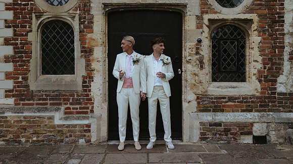 A stylish summer wedding at Hall Place in Bexley, Kent