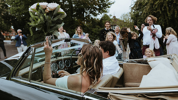 A stunning summer wedding at High Billingshurst Farm in Dusfold, Surrey
