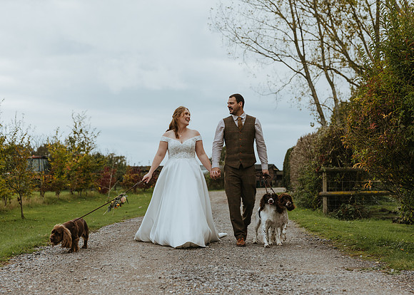 An intimate and relaxed Autumn wedding at Frasers near Egerton in Kent