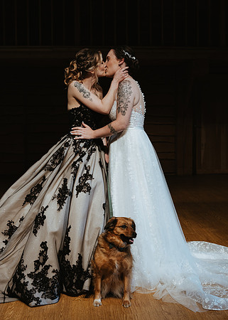 A stunning relaxed summer wedding at The Great Barn, Titchfield in Hampshire