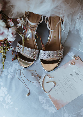A relaxed summer wedding at Chilley Barn near Hailsham in West Sussex