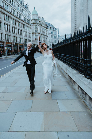 A stylish London wedding at Fitzrovia Chapel and B&H Buildings in Clerkenwell