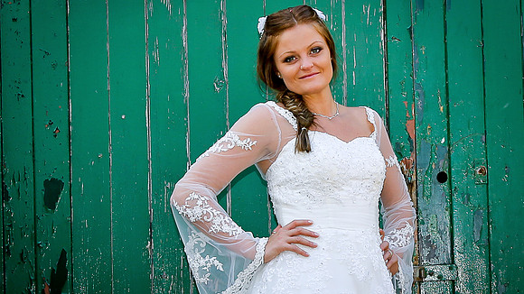 A beautiful Bride and a green door
