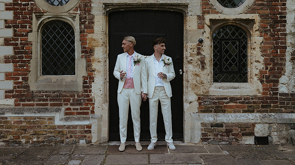 A stylish summer wedding at Hall Place in Bexley, Kent