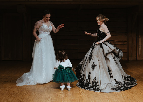 A stunning relaxed summer wedding at The Great Barn, Titchfield in Hampshire