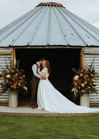 An intimate and relaxed Autumn wedding at Frasers near Egerton in Kent