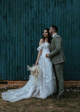 A relaxed and fun Wedding Party at Kent Life near Maidstone