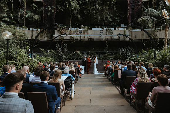 A stylish London wedding at the Barbican conservatory, London