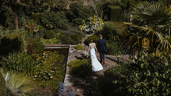 A stylish summer wedding at the luxurious Chapel House Estate near Ramsgate in Kent