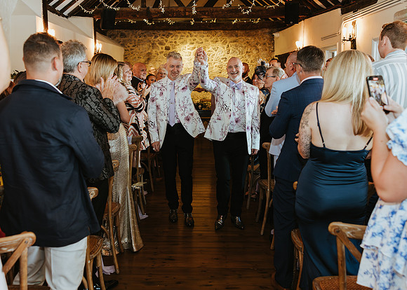 A stylish summer wedding at The Buttery & Glasshouse in Wrotham, Kent