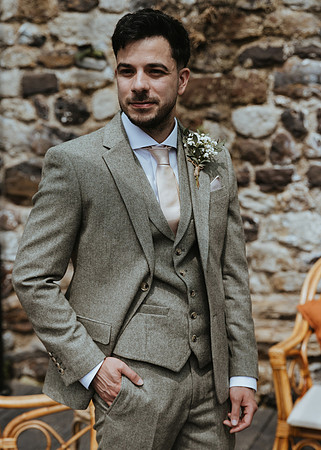 A relaxed and stylish summer wedding at THe Glasshouse in Wrotham, Kent