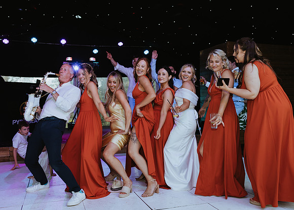 A stylish and relaxed wedding country house wedding at Hoath House near Edenbridge in Kent